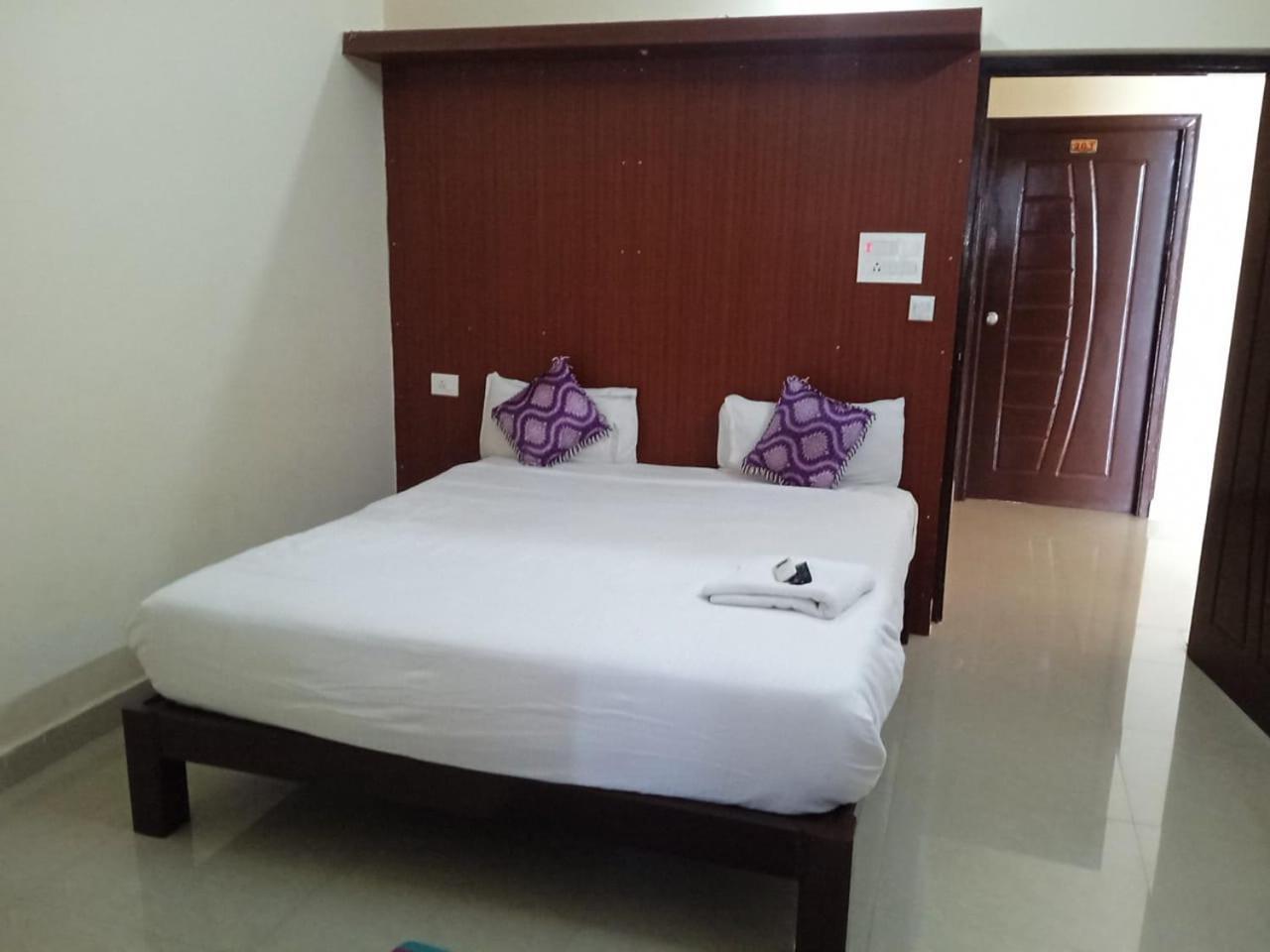 Grand Jp Inn Near 2 Km From Gundlupet Bus Stand Экстерьер фото