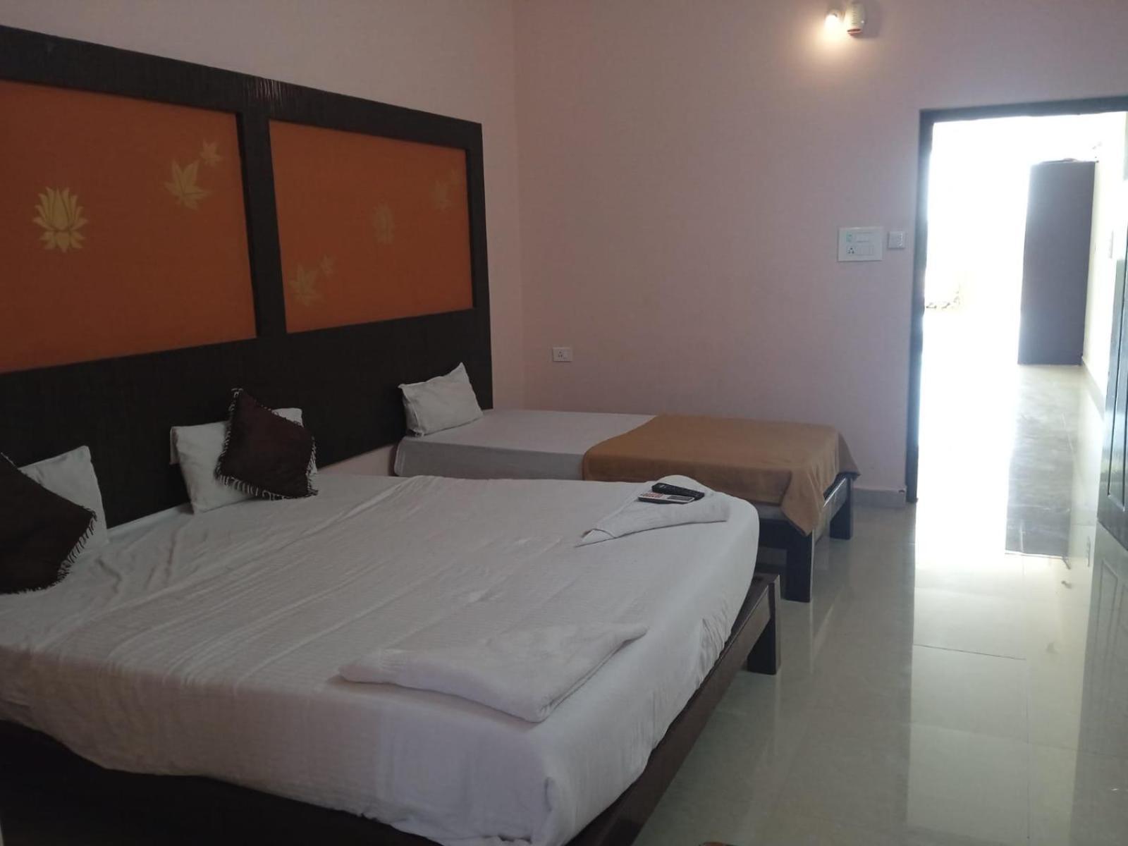 Grand Jp Inn Near 2 Km From Gundlupet Bus Stand Экстерьер фото