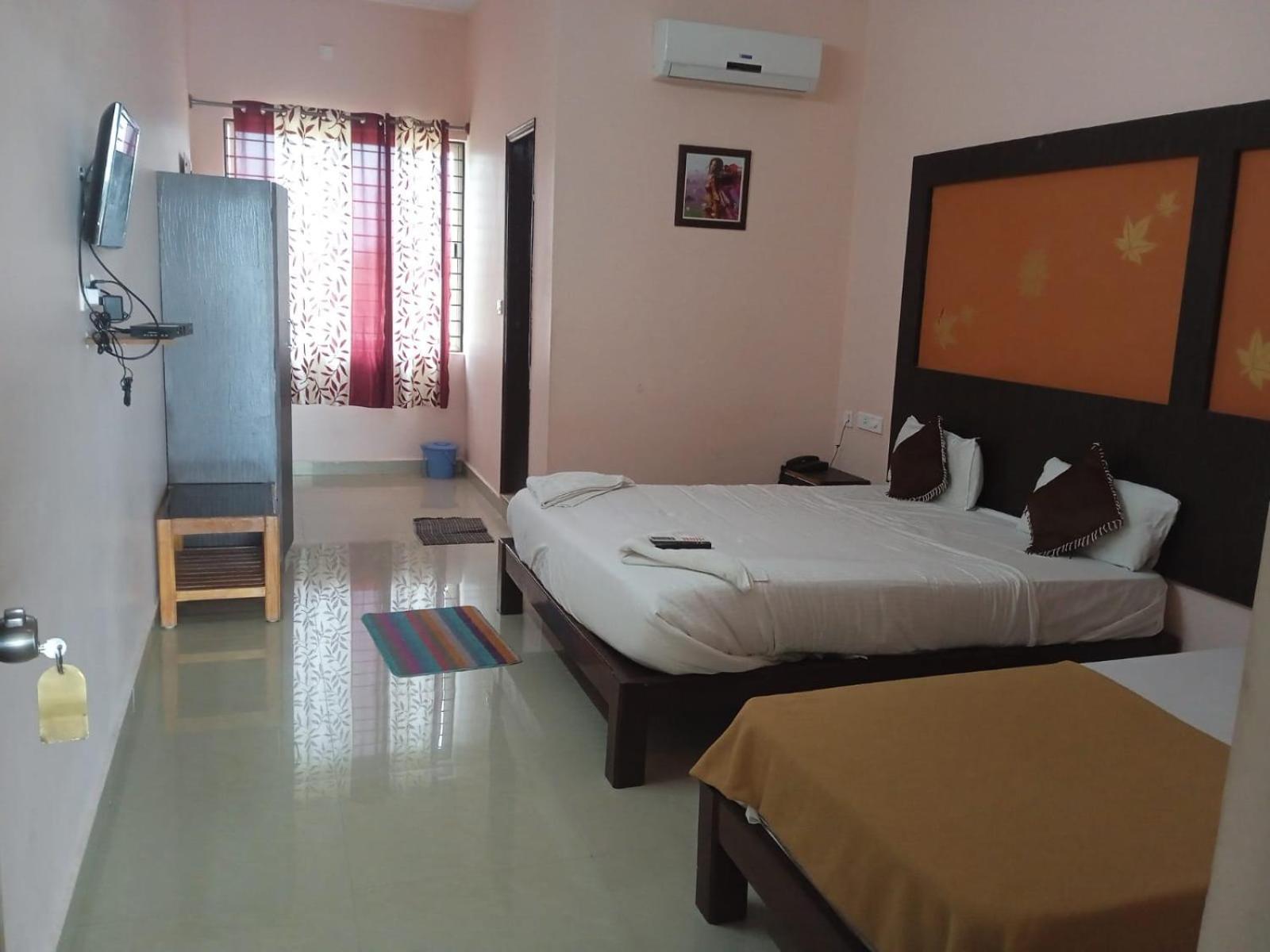 Grand Jp Inn Near 2 Km From Gundlupet Bus Stand Экстерьер фото