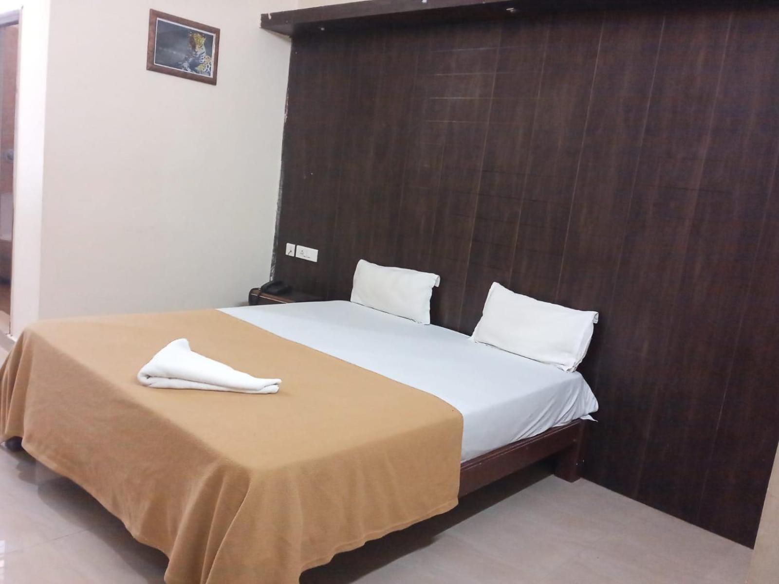 Grand Jp Inn Near 2 Km From Gundlupet Bus Stand Экстерьер фото