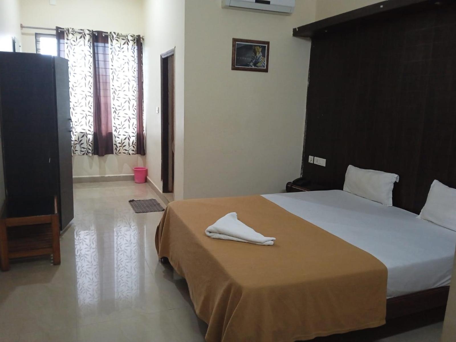 Grand Jp Inn Near 2 Km From Gundlupet Bus Stand Экстерьер фото